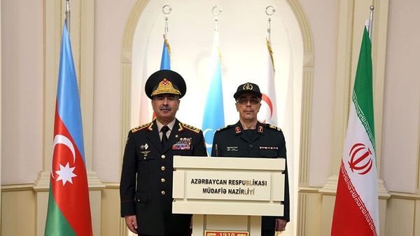  Zakir Həsənovla İran İslam Respublikasının Silahlı Qüvvələrinin Baş Qərargah rəisi general-leytenant Məhəmməd Hüseyn Baqeri arasında telefon danışığı olub - Sputnik Азербайджан