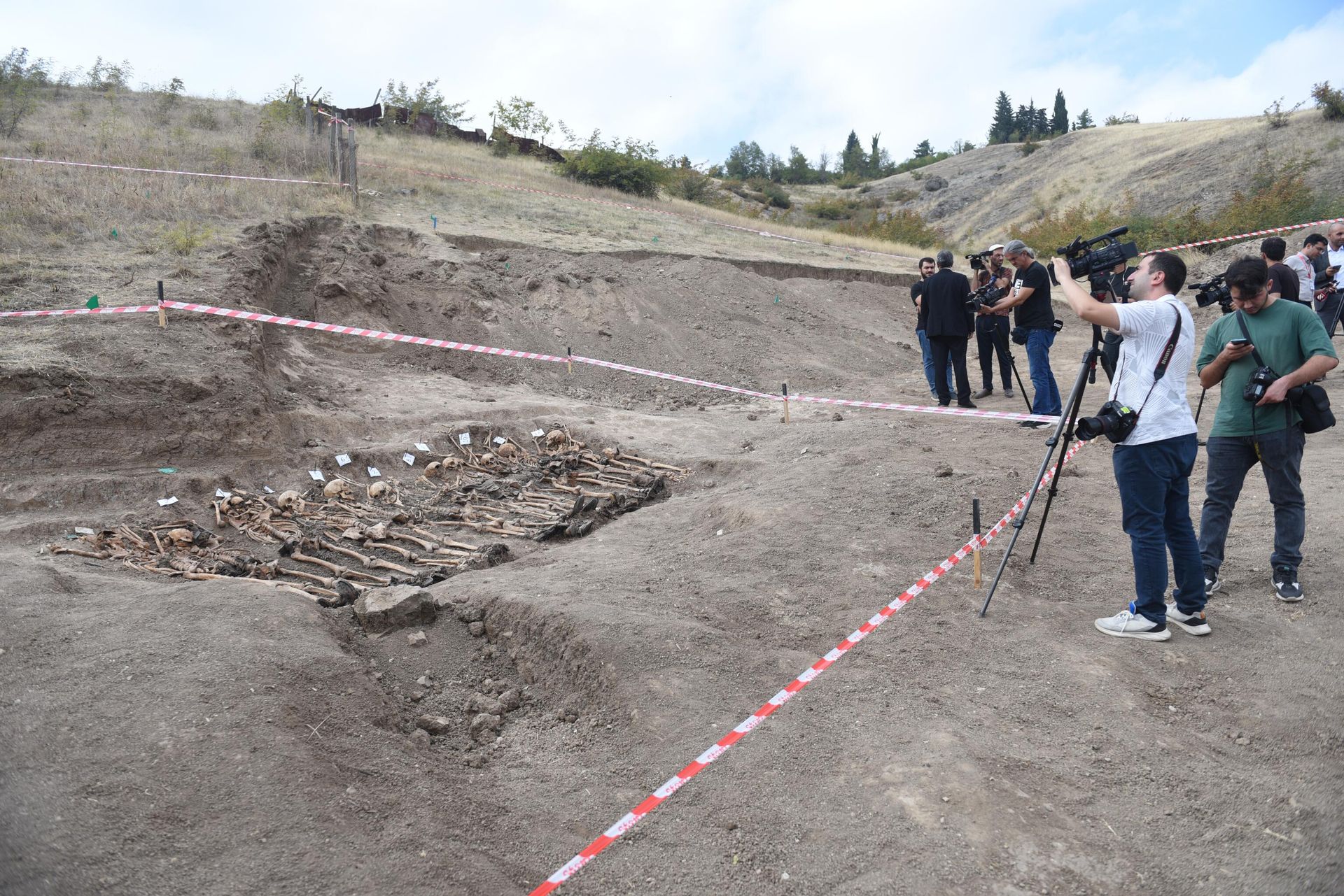 В селе Эдилли Ходжавендского района Азербайджана обнаружено массовое захоронение - Sputnik Азербайджан, 1920, 06.10.2022