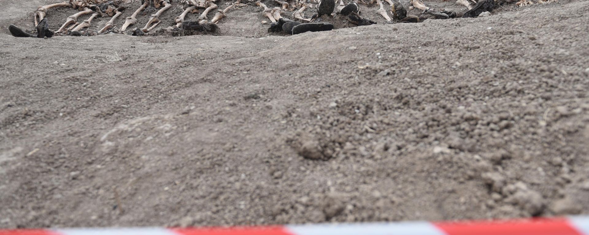 В селе Эдилли Ходжавендского района Азербайджана обнаружено массовое захоронение - Sputnik Азербайджан, 1920, 03.10.2024