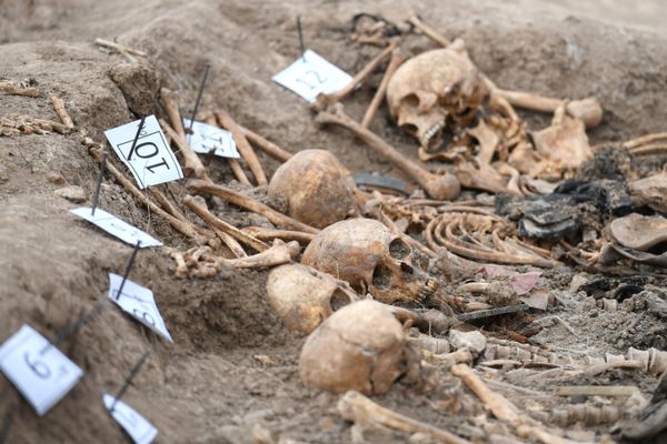 Напомним, экспертиза человеческих останков, найденных в селе Эдилли и на высоте Фаррух в Карабахе в феврале-марте этого года доказала их принадлежность азербайджанцам. - Sputnik Азербайджан