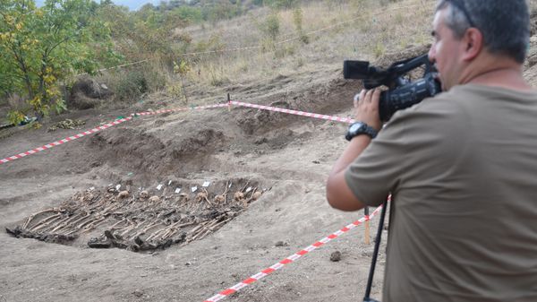 В селе Эдилли Ходжавендского района Азербайджана обнаружено массовое захоронение - Sputnik Азербайджан