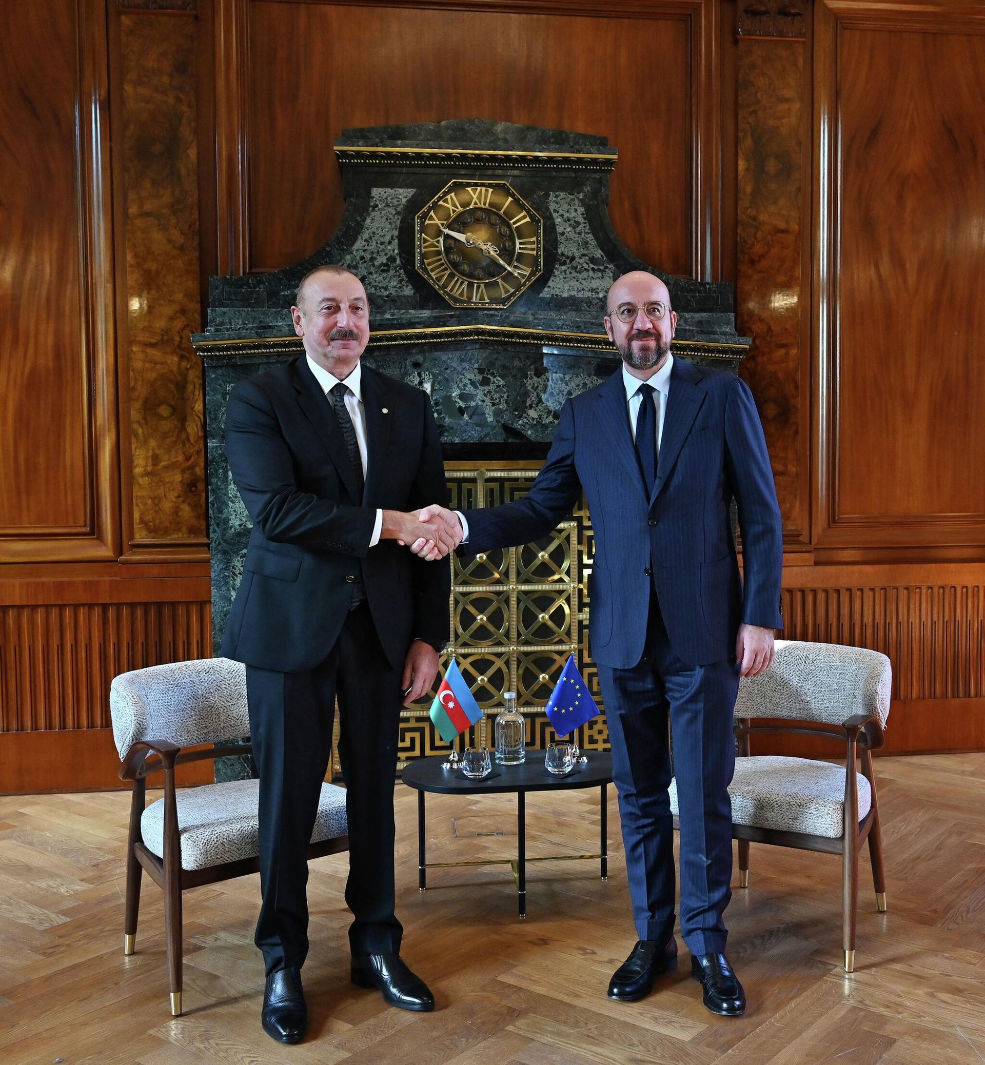 Praqada Prezident İlham Əliyevin Avropa İttifaqı Şurasının Prezidenti ilə görüşü - Sputnik Азербайджан, 1920, 06.10.2022