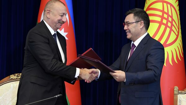 Президенты двух стран Садыр Жапаров и Ильхам Алиев подписали Решение о заседании первого Межгосударственного совета между Кыргызской Республикой и Азербайджанской Республикой. - Sputnik Азербайджан