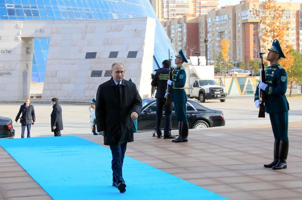 Президент РФ Владимир Путин на VI саммите Совещания по взаимодействию и мерам доверия в Азии (СВМДА) в Астане. - Sputnik Азербайджан