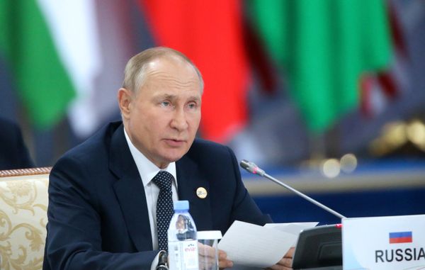 Президент РФ Владимир Путин на VI саммите Совещания по взаимодействию и мерам доверия в Азии (СВМДА) во Дворце Независимости в Астане. - Sputnik Азербайджан
