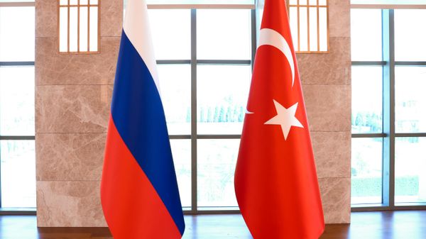 Флаги России и Турции  - Sputnik Азербайджан