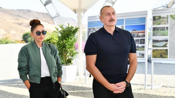 Prezident İlham Əliyev və birinci xanım Mehriban Əliyeva Zəngilan rayonunda olublar - Sputnik Азербайджан