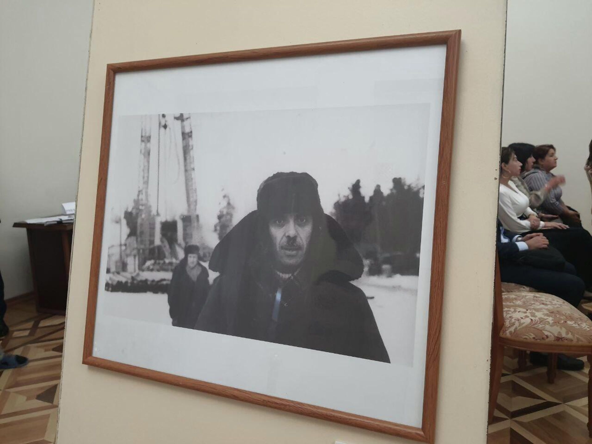 В Национальном музее истории открылась фотовыставка Азербайджанский Прометей - Фарман Салманов. Открытие сибирской нефти - Sputnik Азербайджан, 1920, 21.10.2022