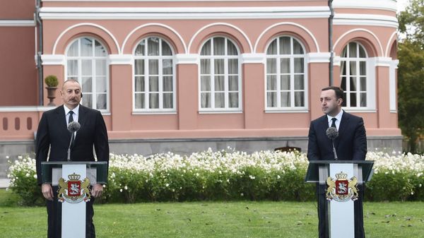Встреча президента Азербайджана Ильхама Алиева с премьер-министром Грузии Ираклием Гарибашвили - Sputnik Азербайджан