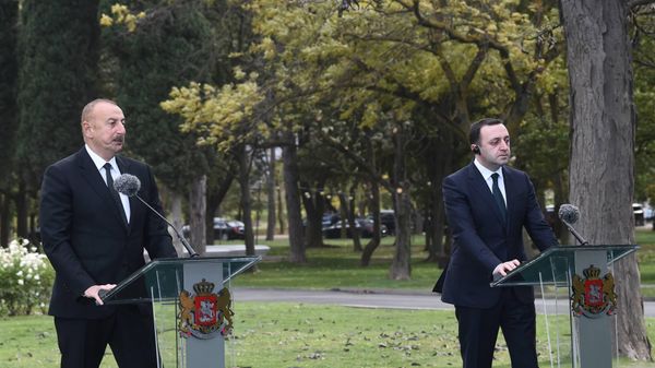 Встреча президента Азербайджана Ильхама Алиева с премьер-министром Грузии Ираклием Гарибашвили - Sputnik Азербайджан