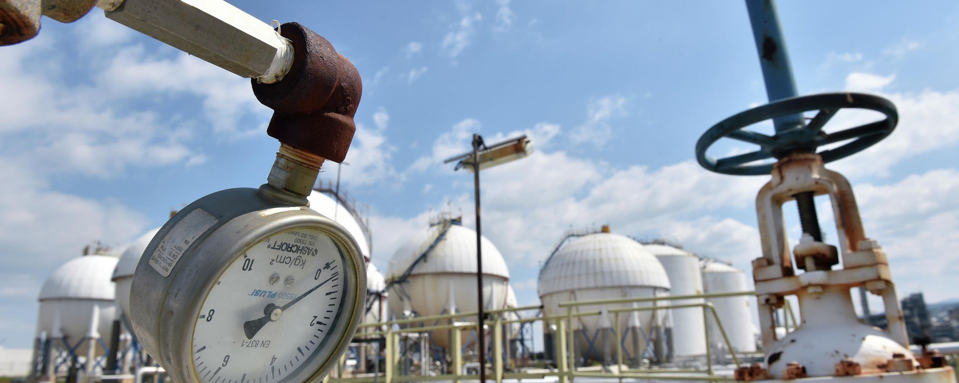 Газовое хранилище - Sputnik Азербайджан, 1920, 19.08.2024