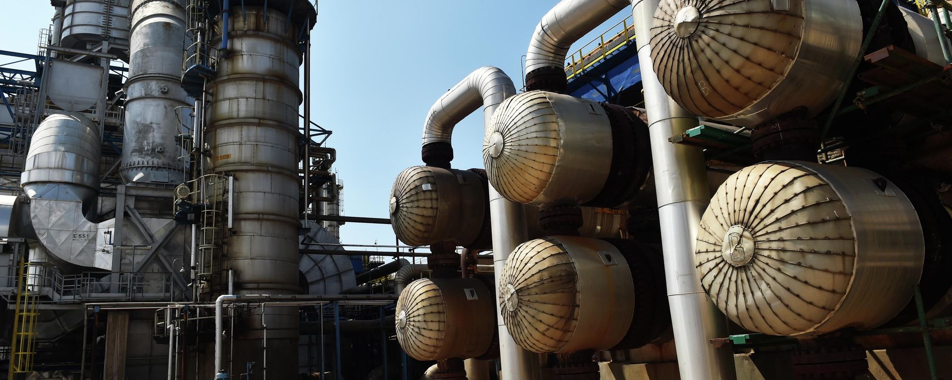 Сотрудник SOCAR на месте работы - Sputnik Азербайджан, 1920, 13.01.2023