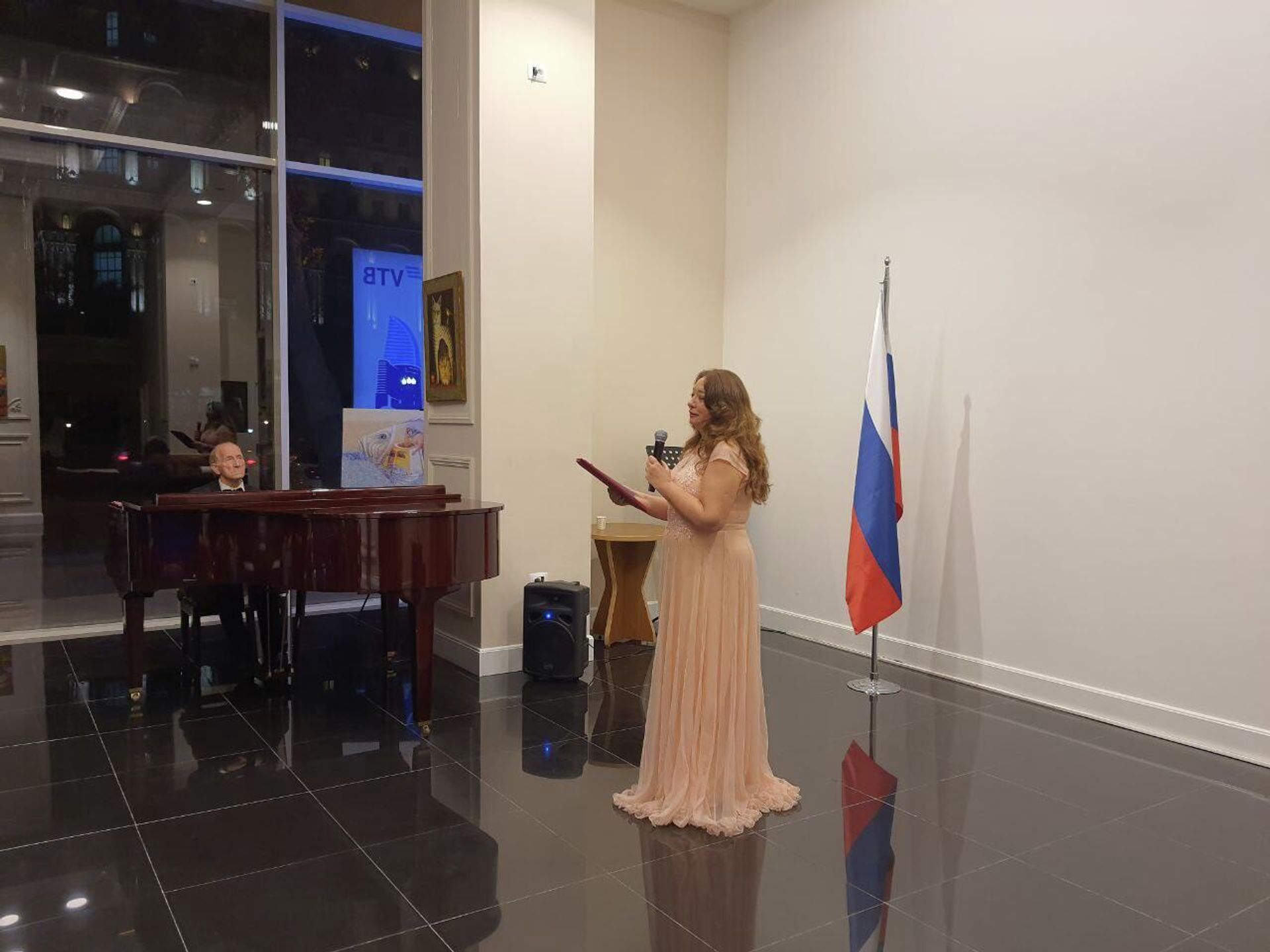 В Русском доме в Баку прошел концерт известной оперной певицы, педагога Евгении Маммедовой и ее учеников - Sputnik Азербайджан, 1920, 25.10.2022