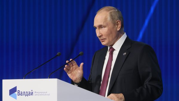 Президент РФ В. Путин принял участие в заседании Международного дискуссионного клуба Валдай - Sputnik Азербайджан