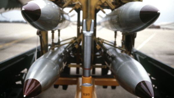 Тактические ядерные бомбы B61-12 - Sputnik Азербайджан