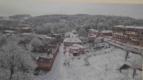 Фотовыставка Первый снег в освобожденной Шуше  в Национальном музее искусств - Sputnik Азербайджан