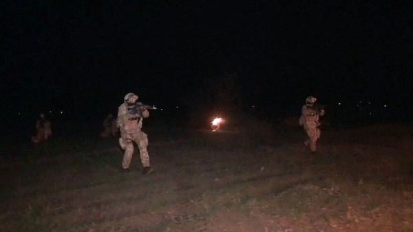 Спецназ ВС Азербайджана выполнил спецзадачи на учениях в южном регионе - Sputnik Азербайджан