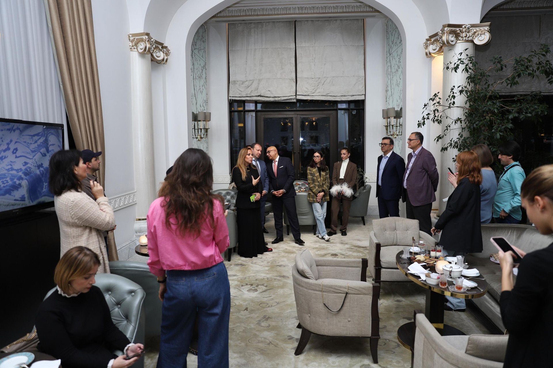 Карабахский конь в лобби отеля Four Seasons Hotel Baku - Sputnik Азербайджан, 1920, 05.11.2022