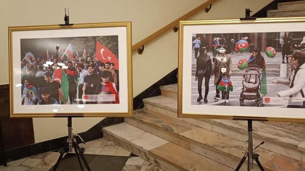 Выставка Zəfər sevinci («Радость Победы») фотокорреспондента Sputnik Азербайджан Мурада Оруджева в Варшавской национальной филармонии - Sputnik Азербайджан