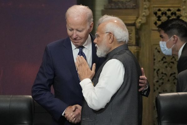 Президент США Джо Байден и премьер-министр Индии Нарендра Моди во время саммита G20 на Бали, Индонезия. - Sputnik Азербайджан
