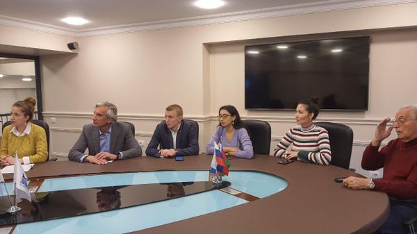 В Русском доме в Баку прошла презентация фестиваля Диалог культур, который запланирован на 2023 год - Sputnik Азербайджан