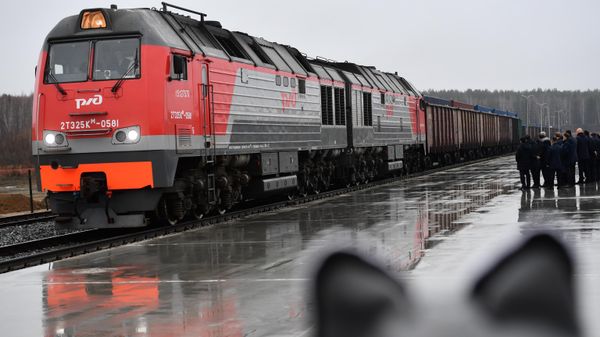 Встреча первого грузового состава в транспортно-логистическом центре Уральский - Sputnik Азербайджан