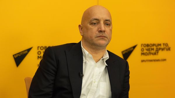 Прилепин о регулировании культуры, войне с памятниками на Украине и надеждах человечества на Россию - Sputnik Азербайджан
