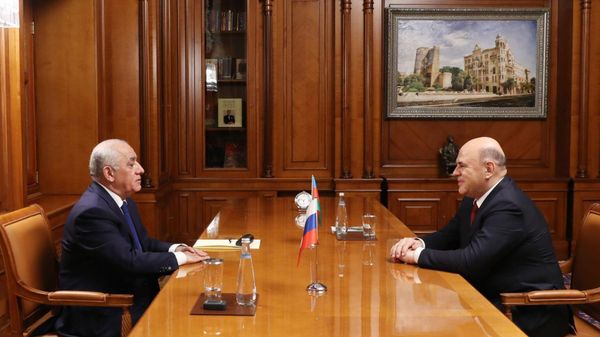 В Баку состоялась встреча премьер-министра Азербайджанской Республики Али Асадова и председателя правительства Российской Федерации Михаила Мишустина - Sputnik Азербайджан