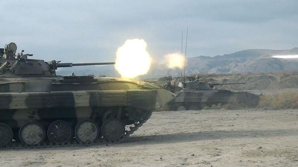 Тактические учения с боевыми стрельбами прошли в Сухопутных войсках ВС Азербайджана  - Sputnik Азербайджан