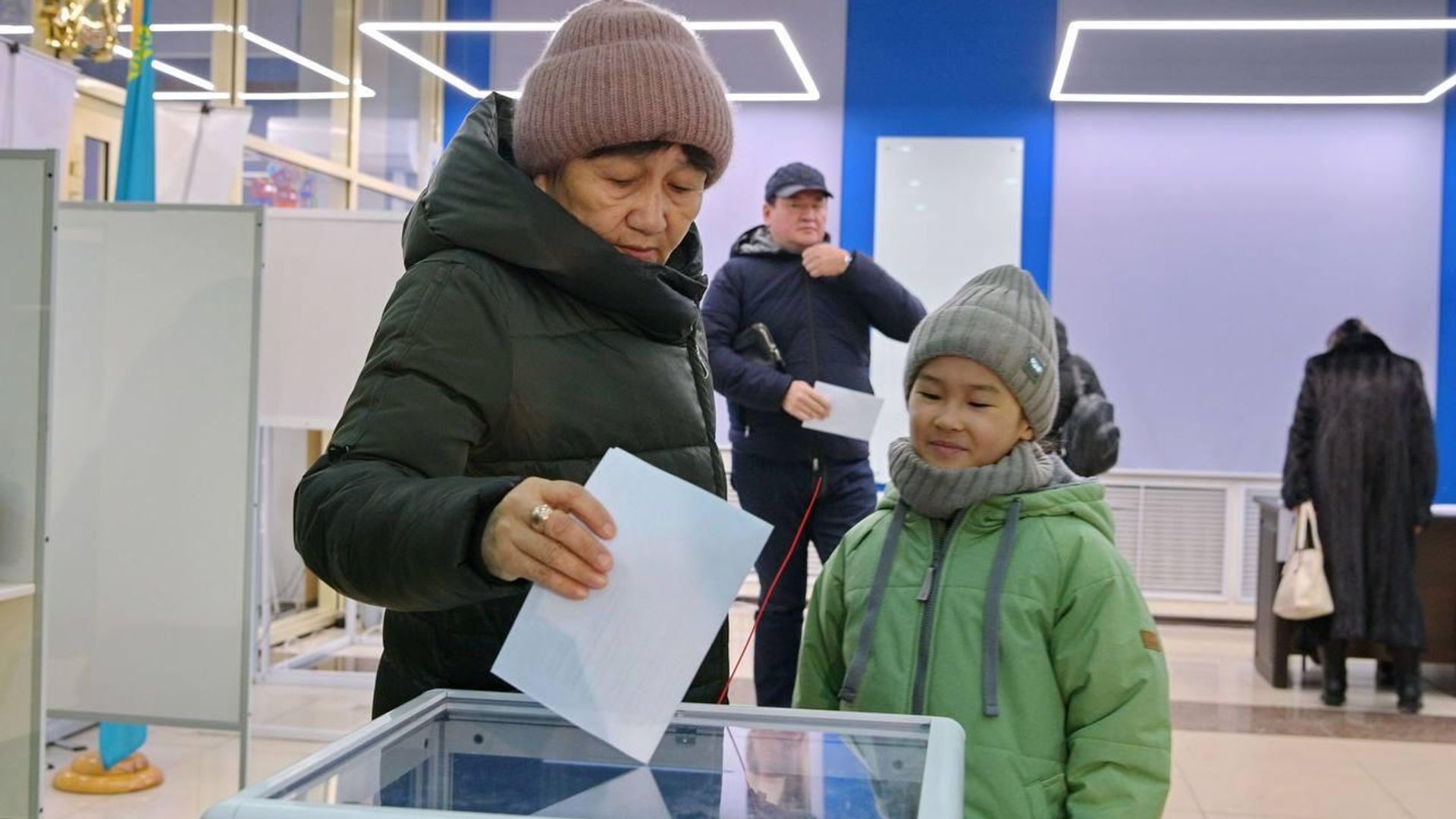 Казахстанцы голосуют в Павлодарской области Казахстанцы голосуют в Павлодарской области - Sputnik Азербайджан, 1920, 20.11.2022