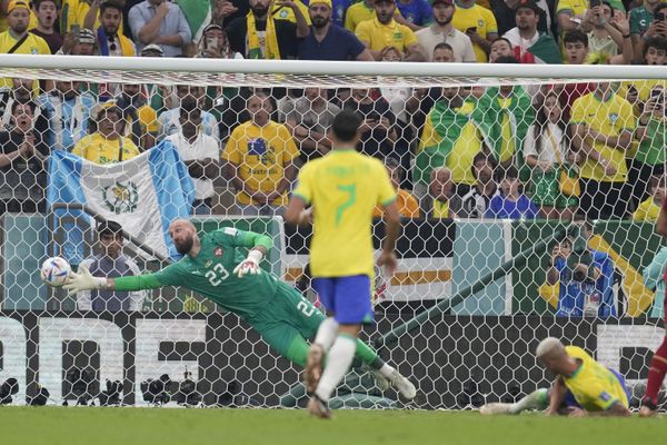 Игрок сборной Бразилии Ришарлисон в матче группового этапа чемпионата мира по футболу между сборными Бразилии и Сербии.. - Sputnik Азербайджан