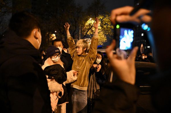 Масштабные протесты в Китае из-за коронавирусного локдауна. - Sputnik Азербайджан