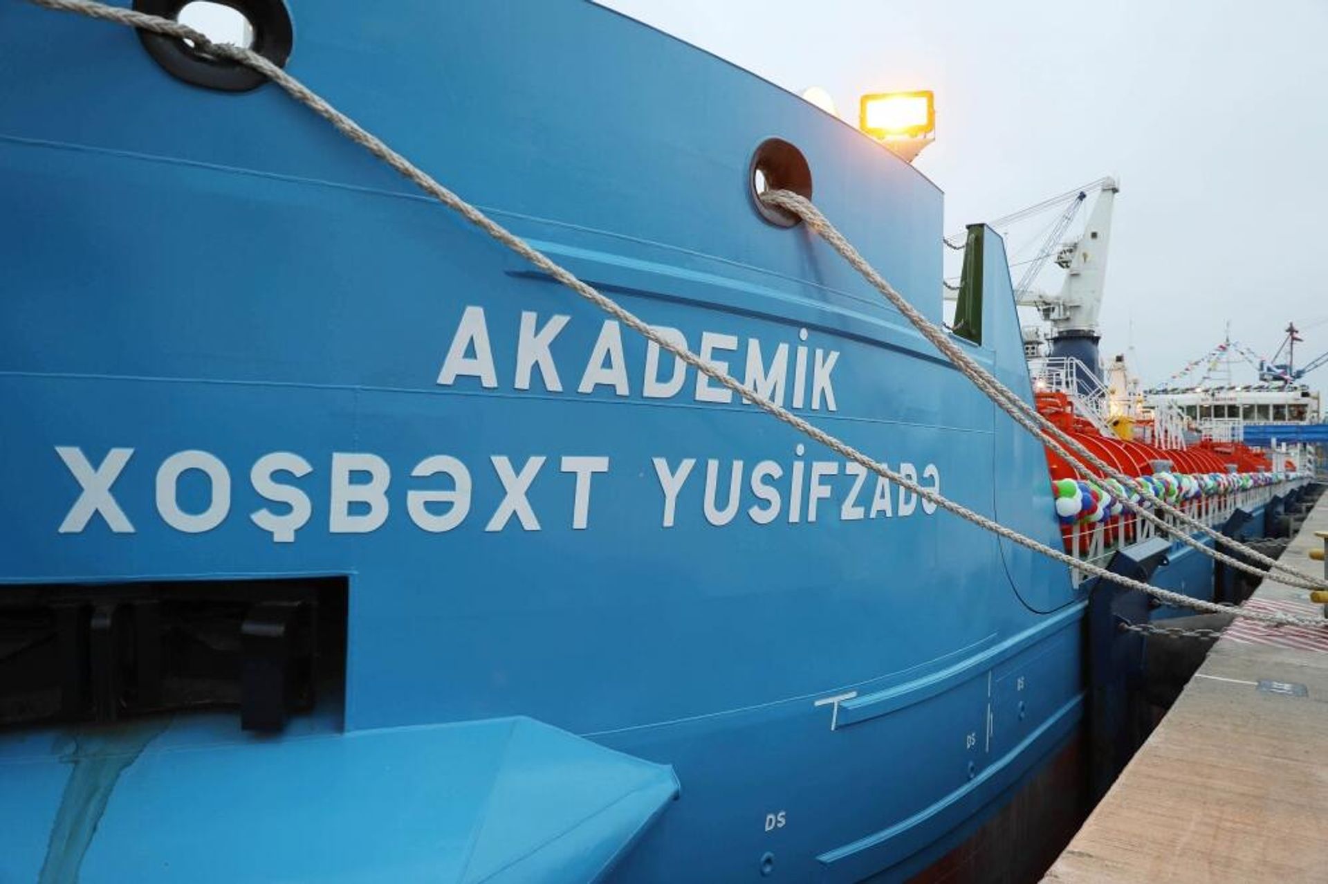 Prezident İlham Əliyev “Akademik Xoşbəxt Yusifzadə” tankerinin istismara verilməsi mərasimində iştirak edib - Sputnik Азербайджан, 1920, 07.12.2022