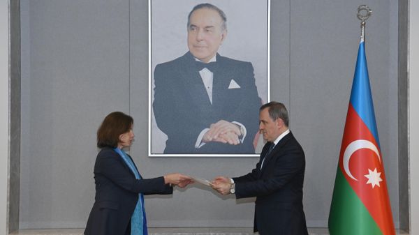  Джейхун Байрамов принял копии верительных грамот нового посла Франции Анн Буайон - Sputnik Азербайджан