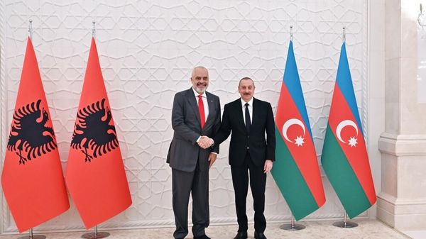 Azərbaycan Prezidenti İlham Əliyevin Albaniyanın Baş naziri Edi Rama ilə təkbətək görüşü olub  - Sputnik Азербайджан