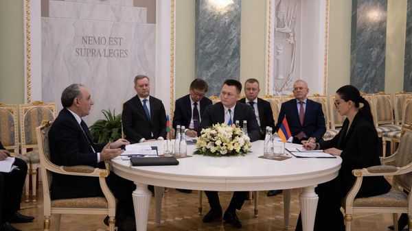 Генеральный прокурор Российской Федерации Игорь Краснов провел трехстороннюю встречу с Генеральным прокурором Азербайджанской Республики Камраном Алиевым и Генеральным прокурором Армении Анной Вардапетян - Sputnik Азербайджан