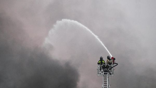 Пожар в магазине OBI  - Sputnik Азербайджан