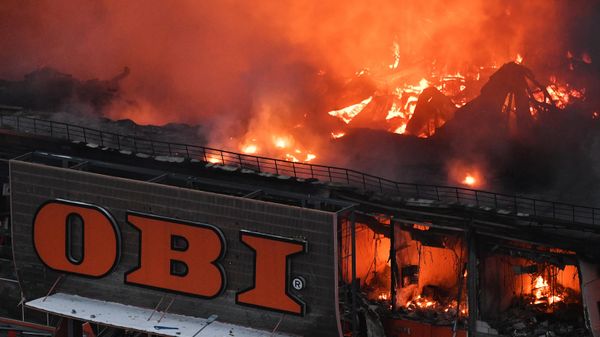 Пожар в магазине OBI  - Sputnik Азербайджан
