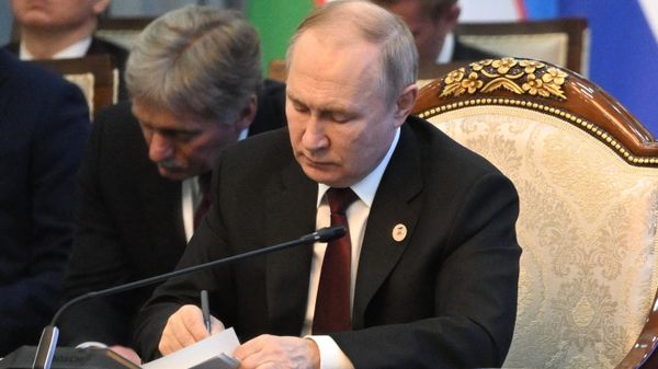 Президент России Владимир Путин - Sputnik Азербайджан