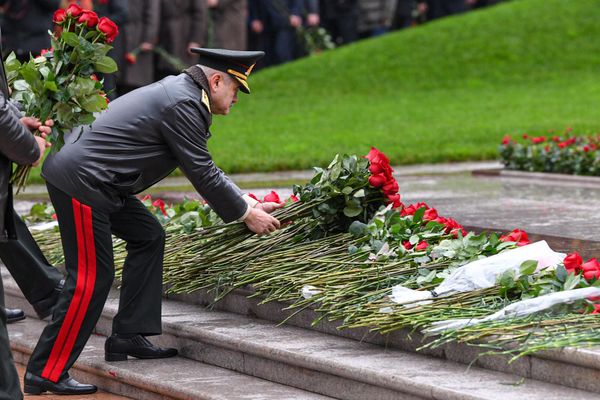 Азербайджанский народ чтит память общенационального лидера Гейдара Алиева. - Sputnik Азербайджан