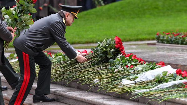 Азербайджанский народ чтит память общенационального лидера Гейдара Алиева
 - Sputnik Азербайджан