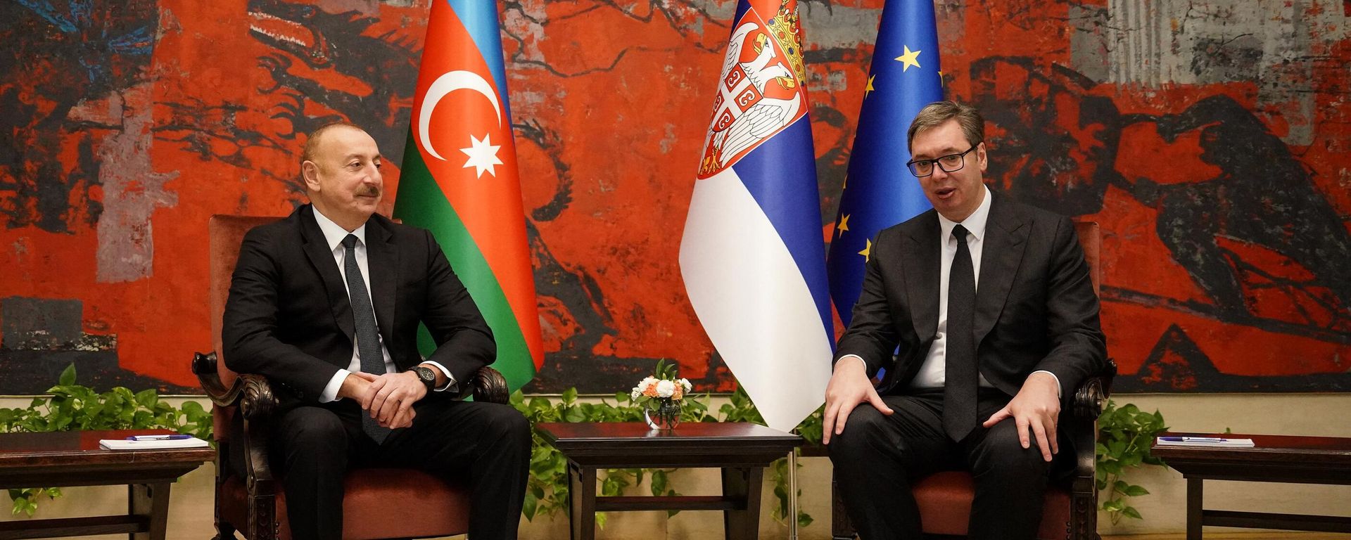 Президент Азербайджана Ильхам Алиев и президент Сербии Александр Вучич, фото из архива - Sputnik Азербайджан, 1920, 15.02.2025