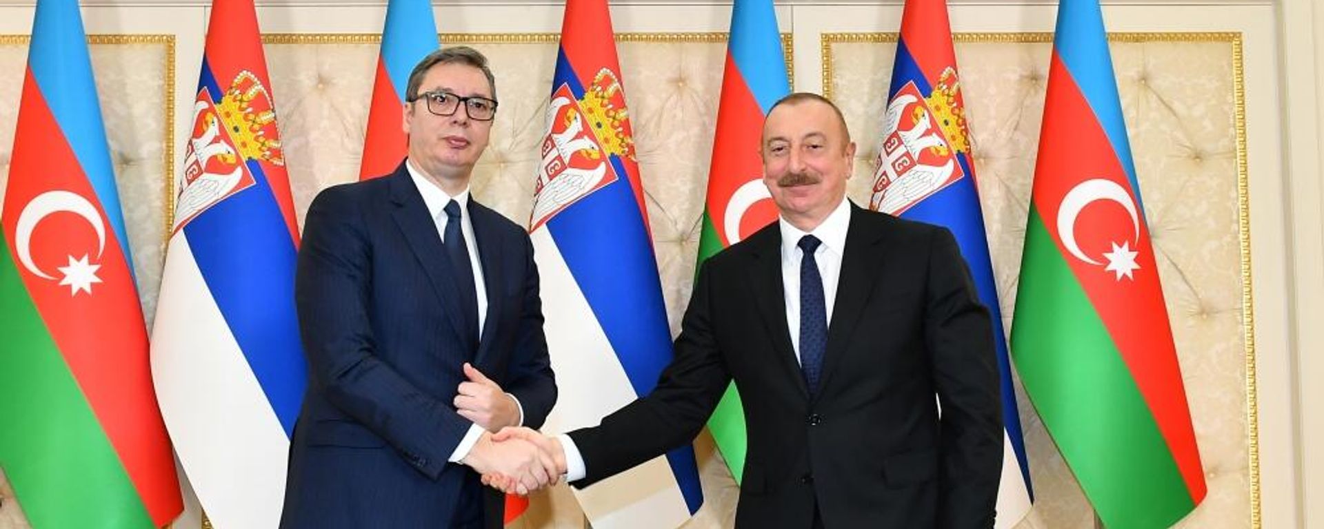 Президент Азербайджанской Республики Ильхам Алиев и Президент Республики Сербия Александар Вучич - Sputnik Азербайджан, 1920, 16.04.2024