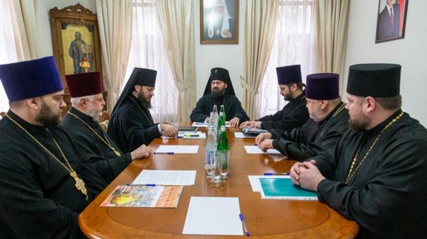Под председательством Высокопреосвященного Архиепископа Пятигорского и Черкесского Феофилакта, ВРИО Управляющего Бакинской и Азербайджанской епархией, в Бакинском епархиальном управлении прошло заседание Епархиального совета - Sputnik Азербайджан