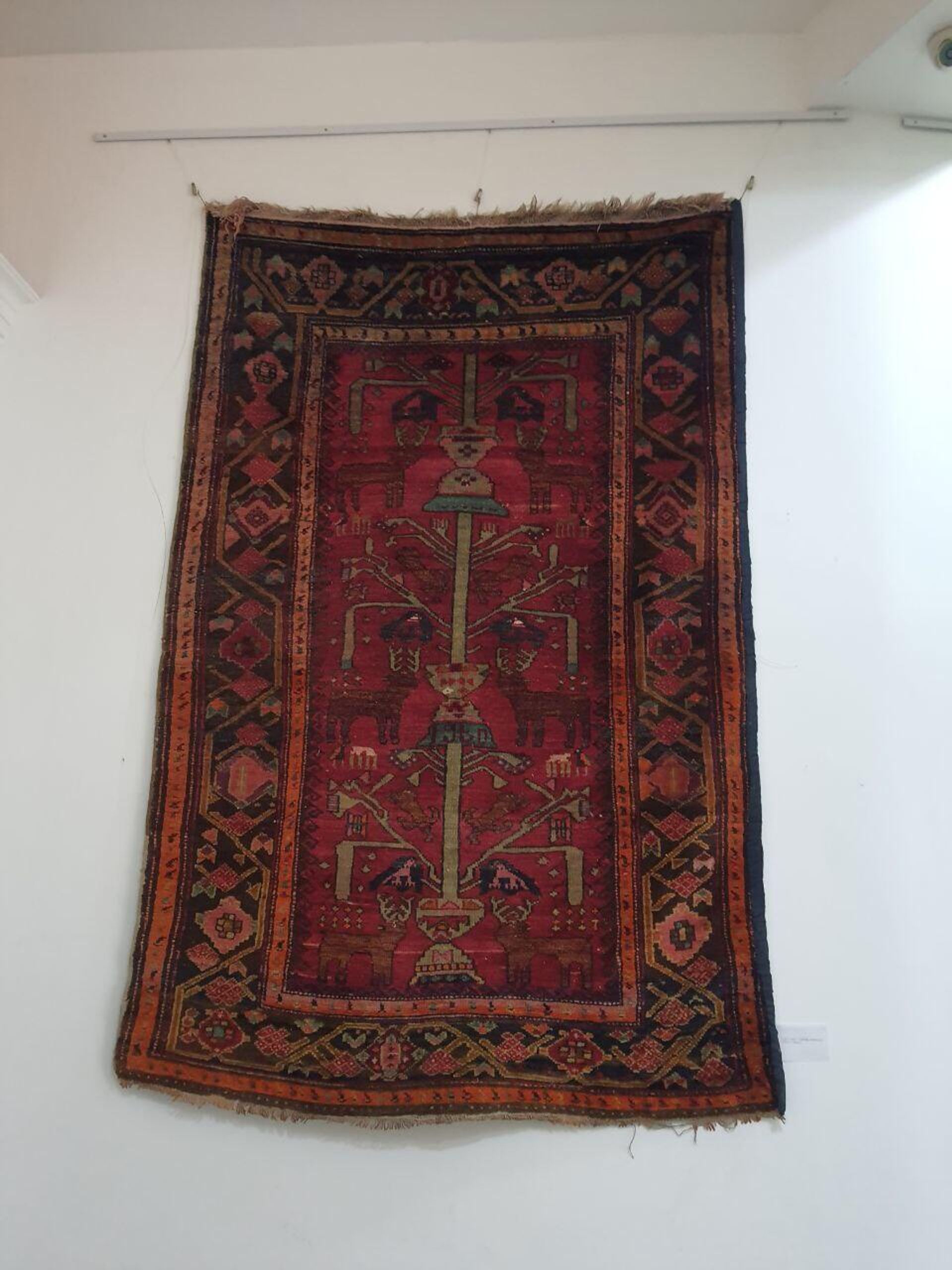 В галерее NUR Art House открылась выставка Qarabağ xalçaları: tarixdən gələcəyə ötürülən həqiqət («Карабахские ковры: истина, переданная из истории в будущее») - Sputnik Азербайджан, 1920, 28.12.2022