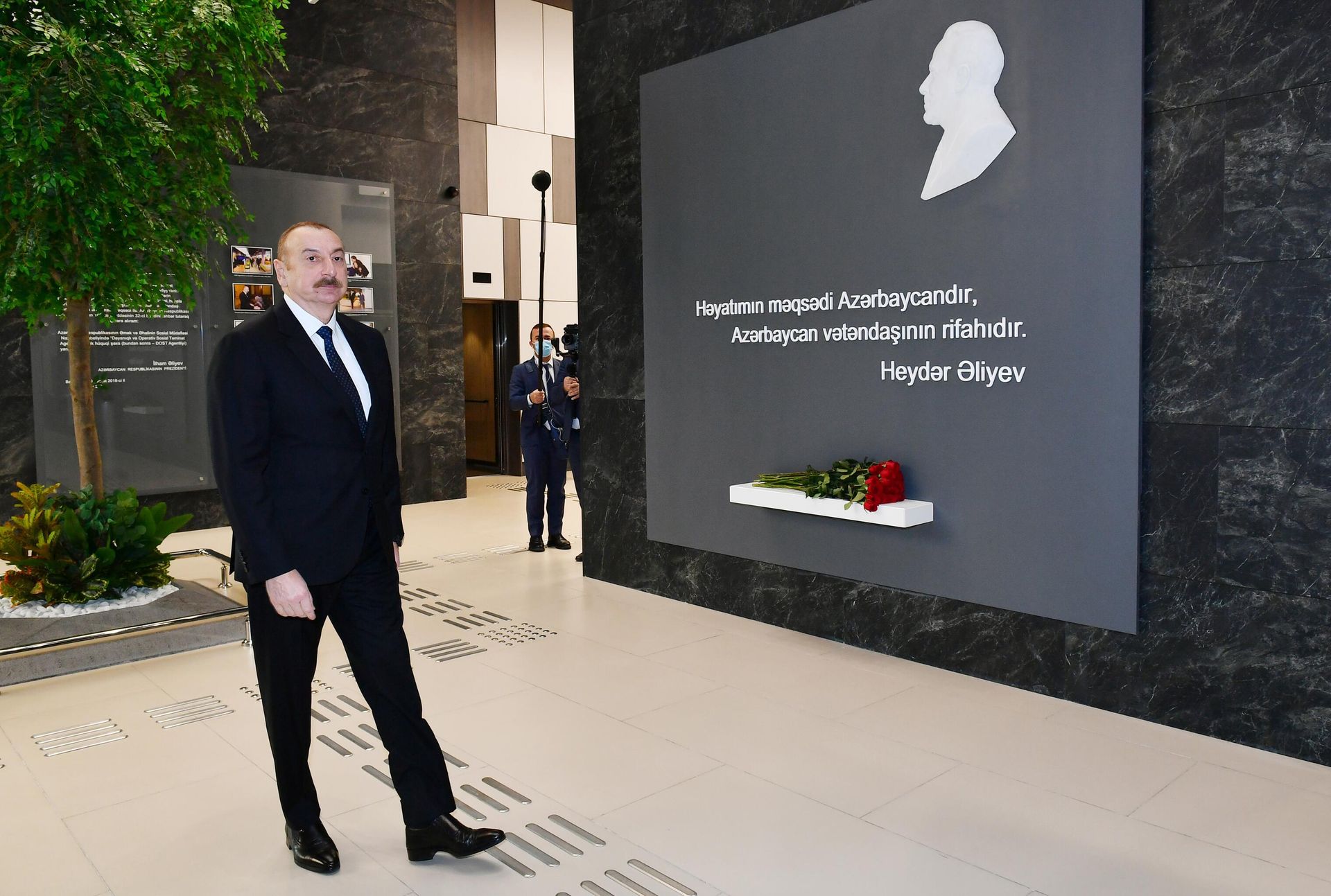 Prezident İlham Əliyev Bakıda 5 saylı DOST Mərkəzinin açılışında - Sputnik Азербайджан, 1920, 28.12.2022