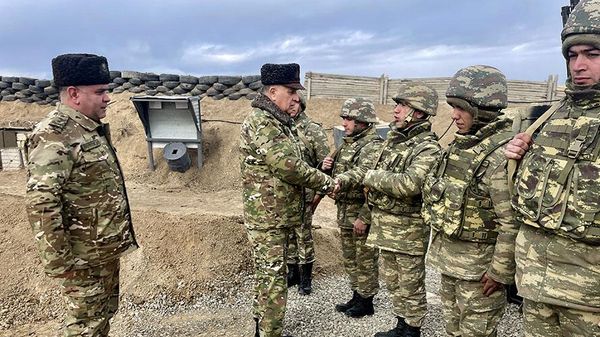 Начальник Генштаба ВС АР проверил боеготовность частей азербайджанской армии в Карабахе - Sputnik Азербайджан
