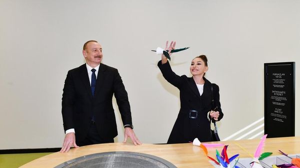 Prezident İlham Əliyev və birinci xanım Mehriban Əliyeva Bakıda “STEAM İnnovasiya Mərkəzi”nin açılışında iştirak ediblər - Sputnik Азербайджан