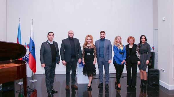 В Русском доме в Баку в преддверии празднования 80-летия прорыва блокады Ленинграда прошел концерт-презентация - Sputnik Азербайджан
