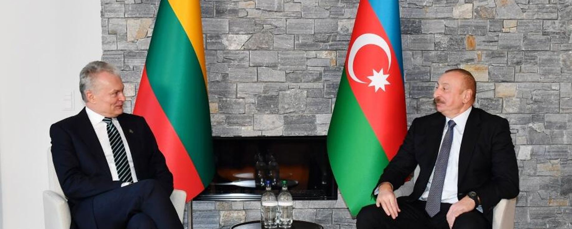 Azərbaycan Respublikasının Prezidenti İlham Əliyevin yanvarın 18-də Davosda Litva Respublikasının Prezidenti Gitanas Nauseda ilə görüşü olub. - Sputnik Азербайджан, 1920, 18.01.2023
